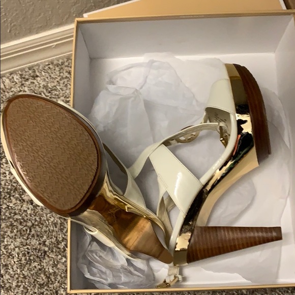 Heels - Picture 2 of 3